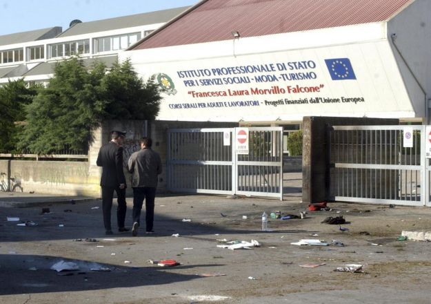 brindisi-attentato-manifestazioni-italia