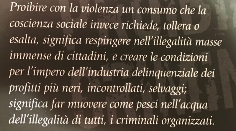 Una cosa è sicura: dopo cent’anni dalle prime iniziative repressive e punitive contro il consumo di sostanze stupefacenti, bisogna prendere atto di quello che è un sostanziale fallimento. Da L'unità del 23 aprile 2016